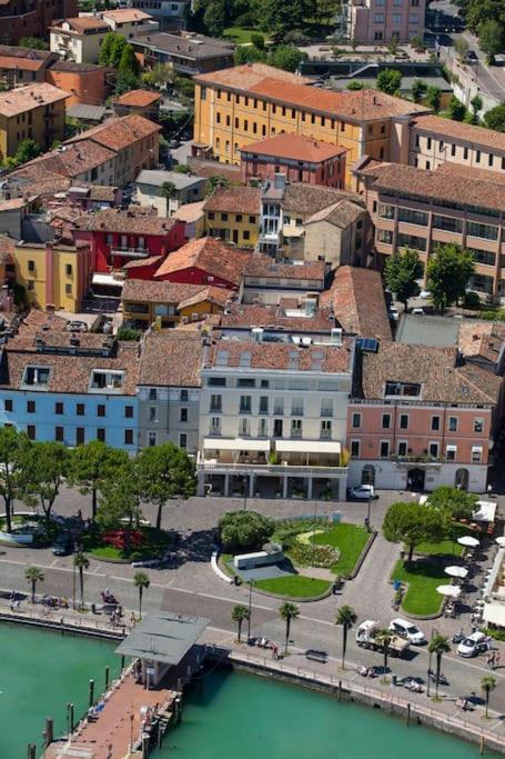 Attico In Piazza Matteotti Desenzano del Garda Exterior foto